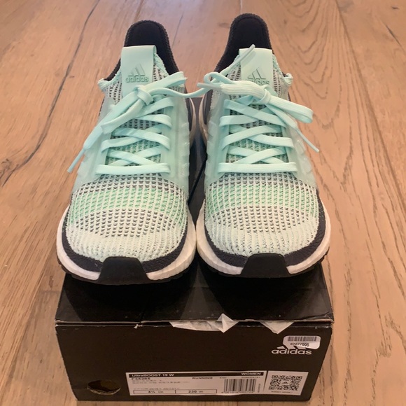 adidas Shoes - Brand new Adidas UltraBOOST size 6